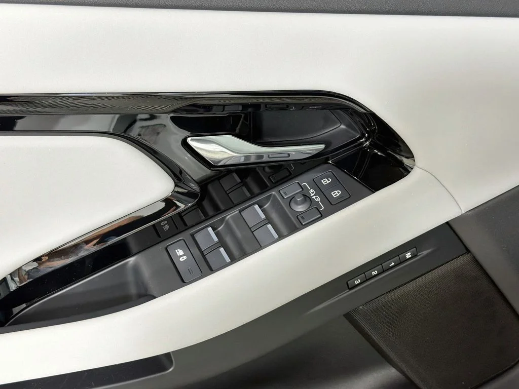 New 2026 Fuji White Land Rover S image 18
