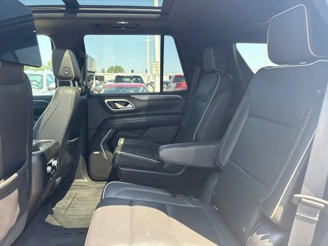 Used 2021 White Frost Tricoat GMC SLT image 32