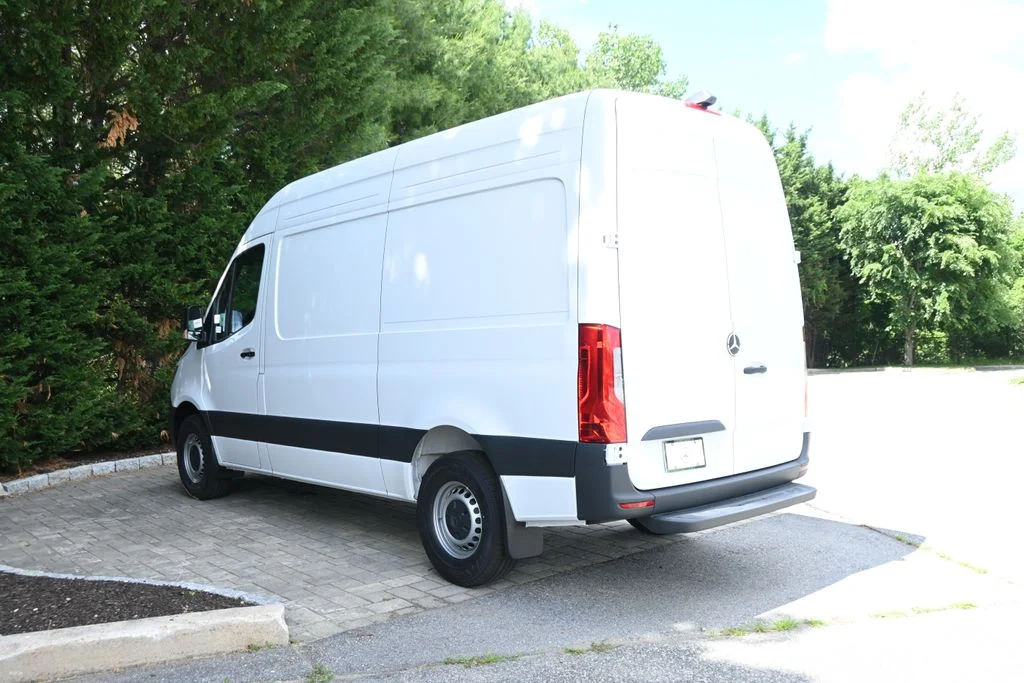 Used 2026  Mercedes-Benz Cargo 144 WB image 5