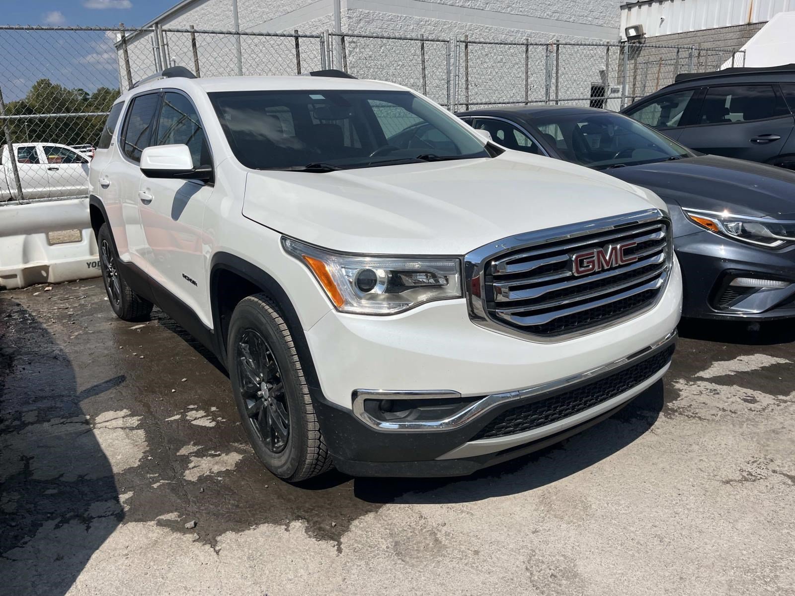 Used 2019 White Frost Tricoat GMC SLT image 1