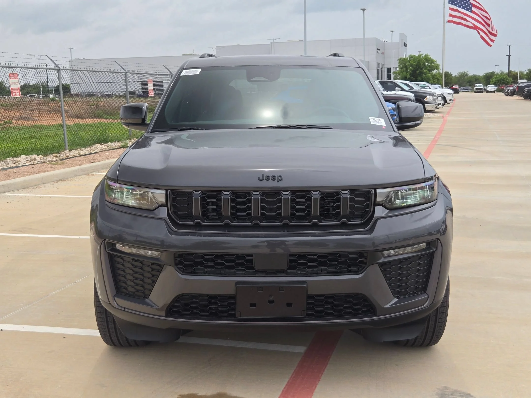 New 2026 Baltic Gray Metallic Clear-Coat Exterior Paint Jeep Limited image 8