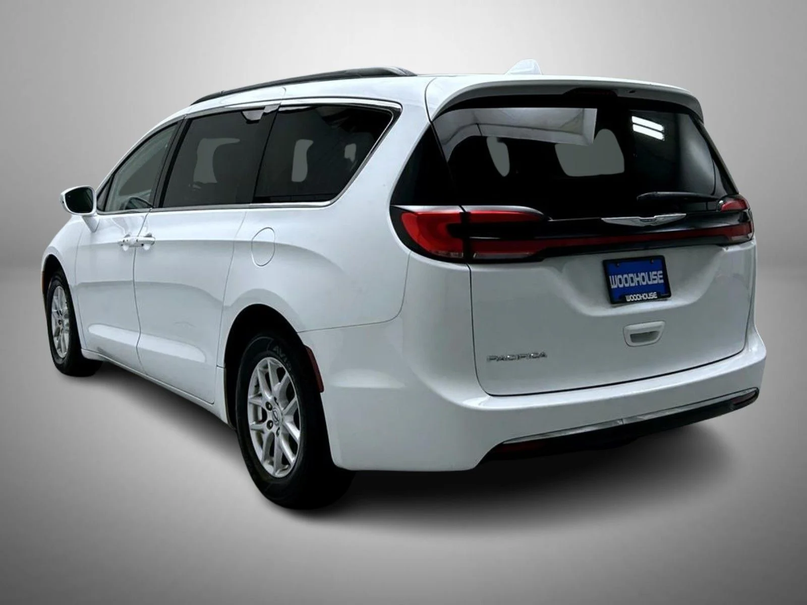 Used 2022 White Chrysler Touring L image 7