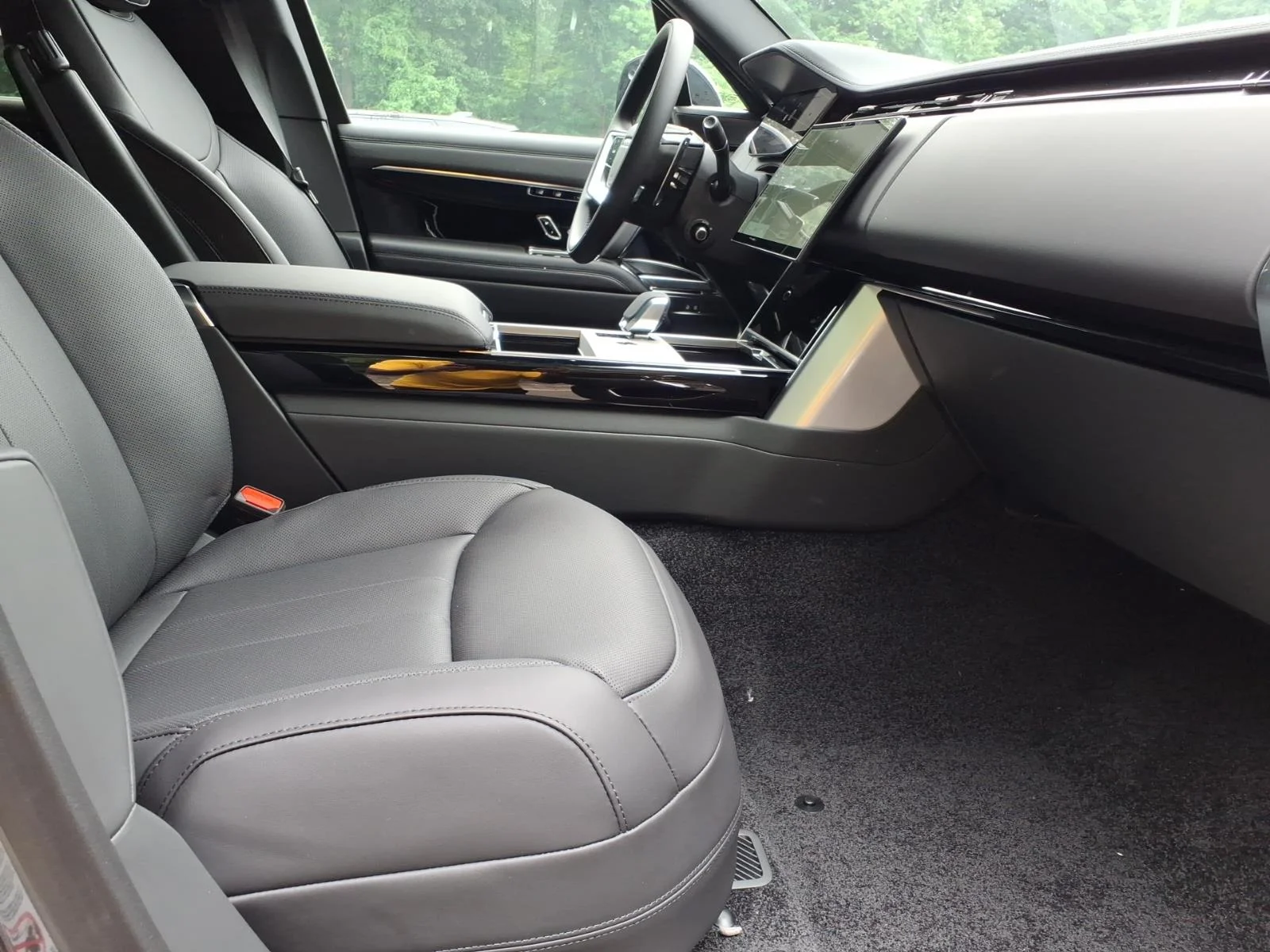 New 2026 Gray Land Rover SE LWB image 3