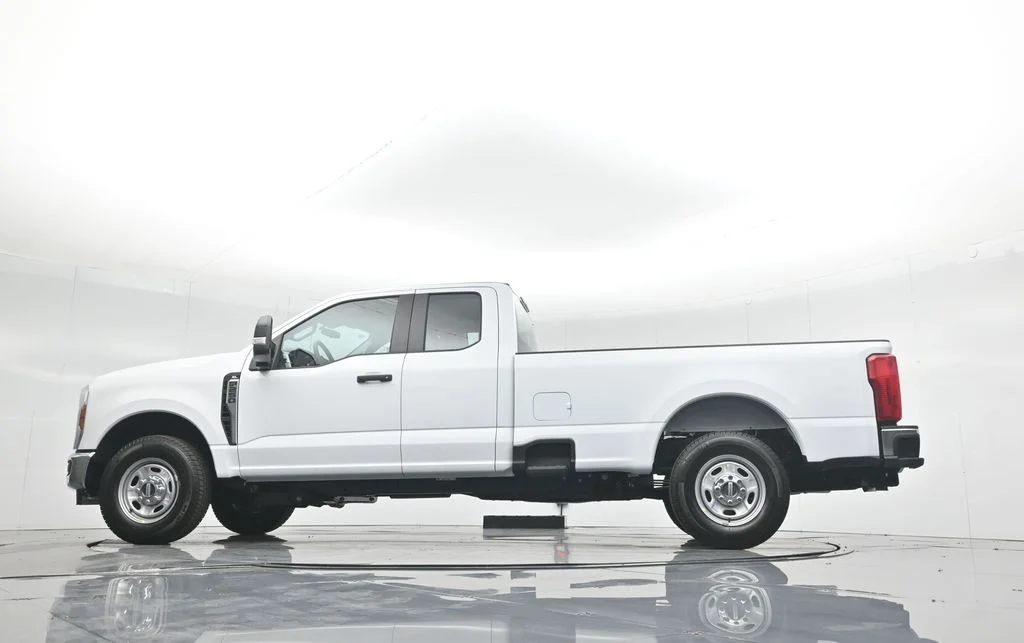 New 2026 Oxford White Ford XL image 54