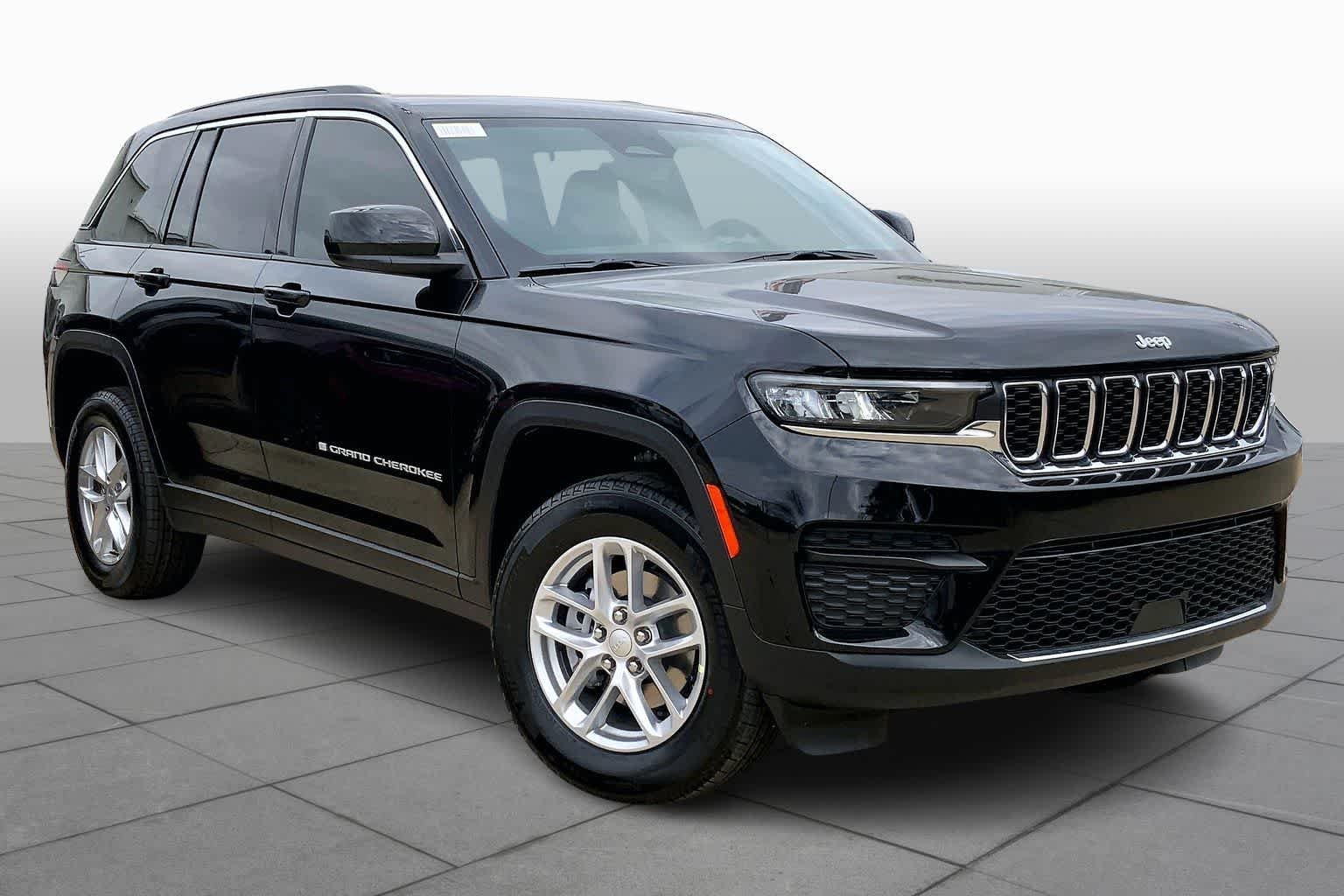 New 2026 Diamond Black Crystal Pearlcoat Jeep Laredo X image 2