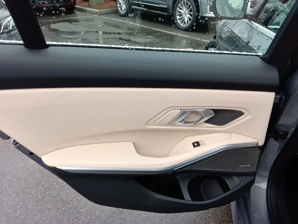 2025 BMW 3 Series 330i - Photo 23