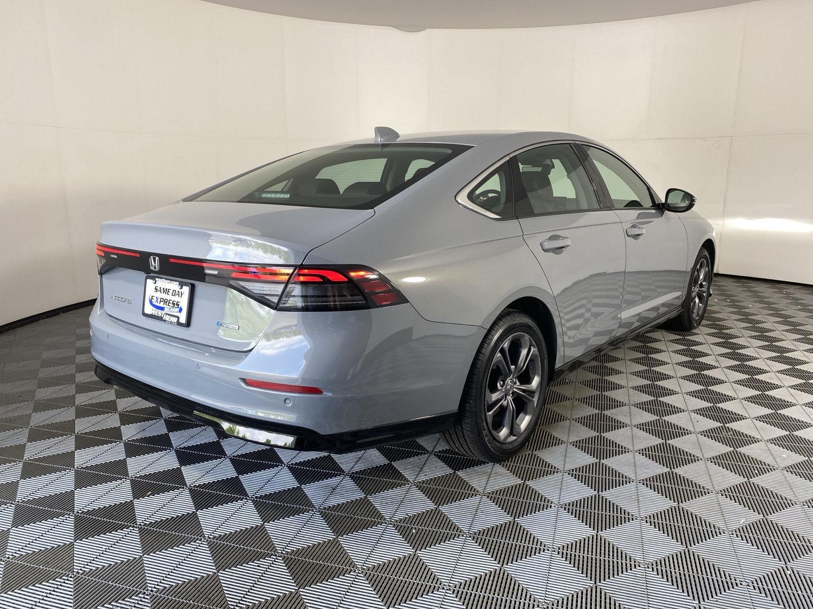 Used 2024 Urban Gray Pearl Honda EX-L image 8