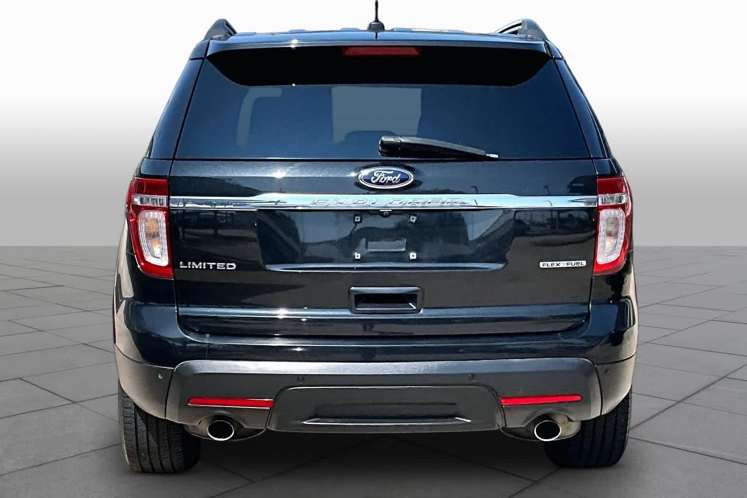 Used 2014 Tuxedo Black Metallic Ford Limited image 5