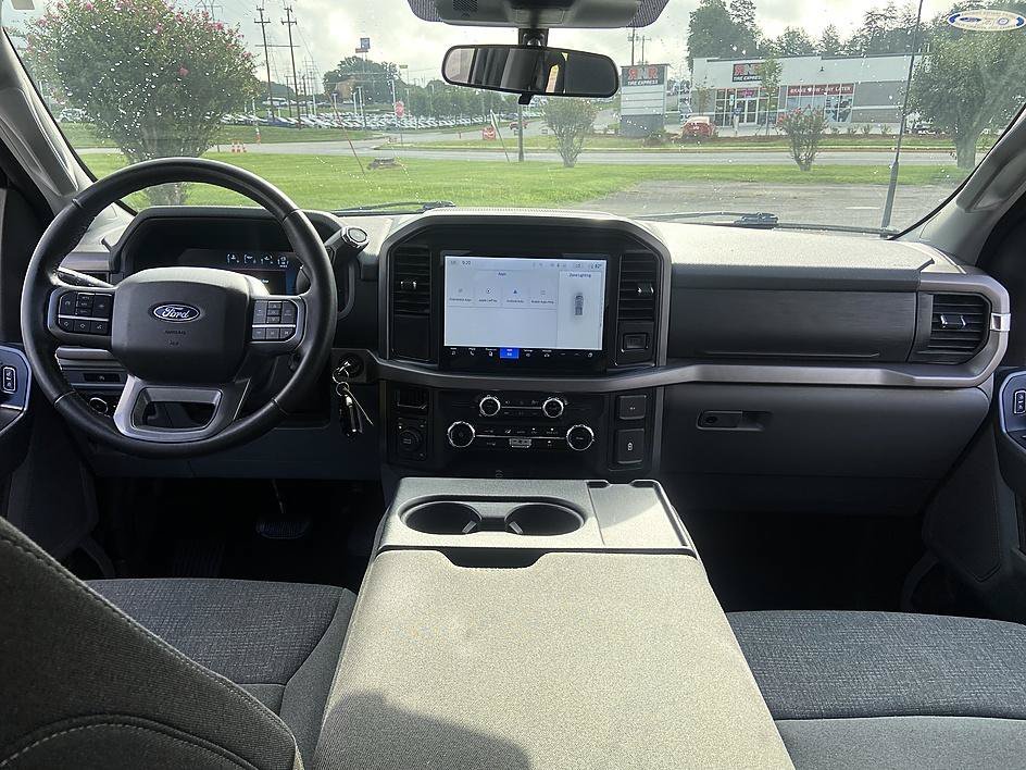 Used 2025 Oxford White Ford XLT image 29