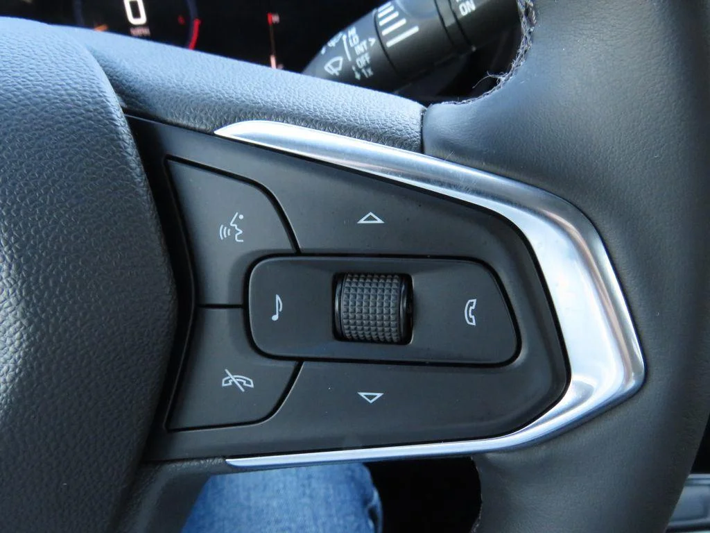 Used 2025 Marina Blue Chevrolet ACTIV image 33