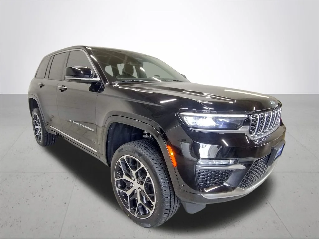 Used 2023 Black Jeep Summit Reserve 4xe image 4