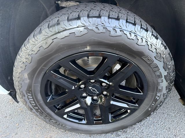 Used 2023 White Chevrolet Custom image 11