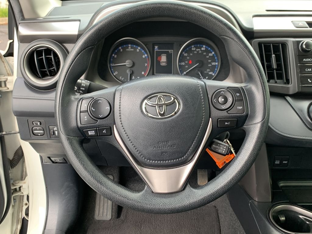 2017 Toyota RAV4 LE - Photo 21