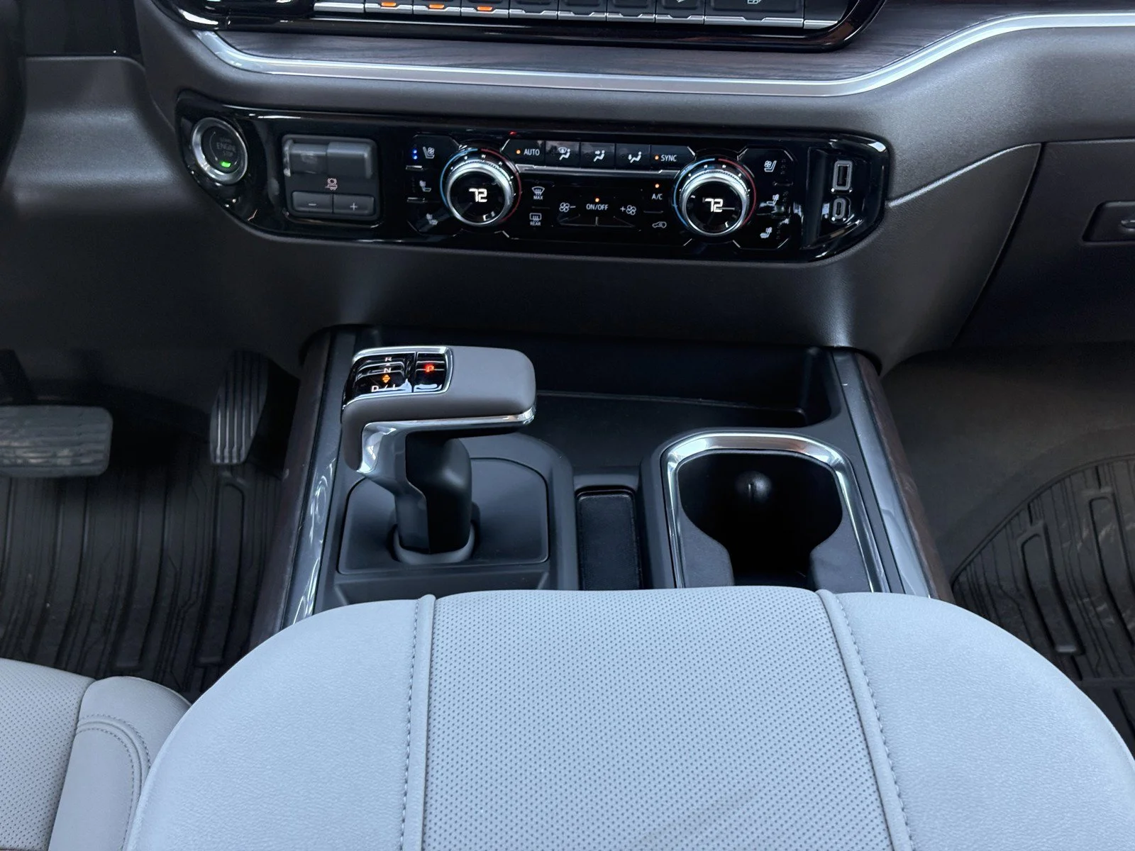 2026 GMC Sierra 1500 SLT - Photo 19