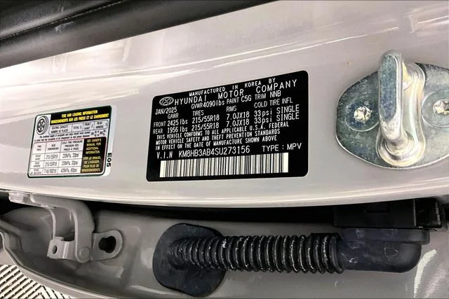 Used 2025 Gray Hyundai SEL image 18