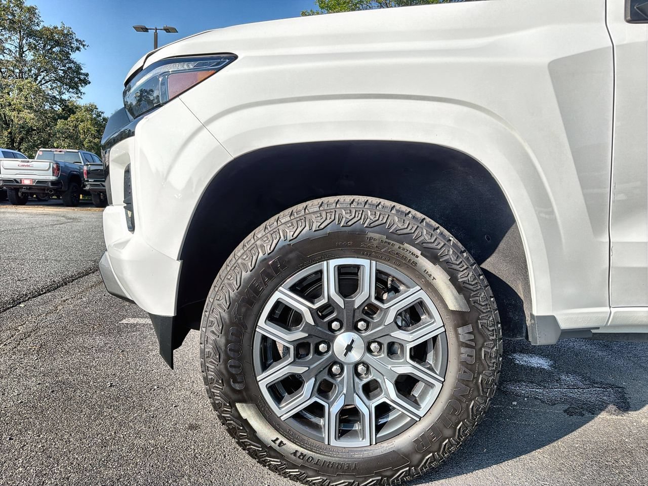Used 2024 Summit White Chevrolet Z71 image 28