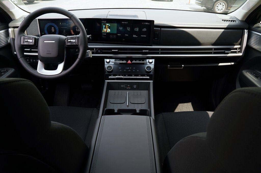 New 2026 Phantom Black Hyundai SE image 7