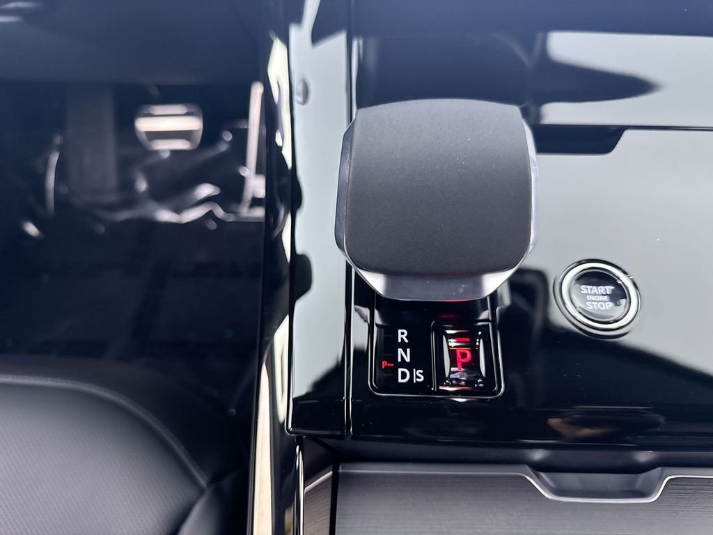 New 2026 SANTORN BLK MET Land Rover Dynamic SE image 18