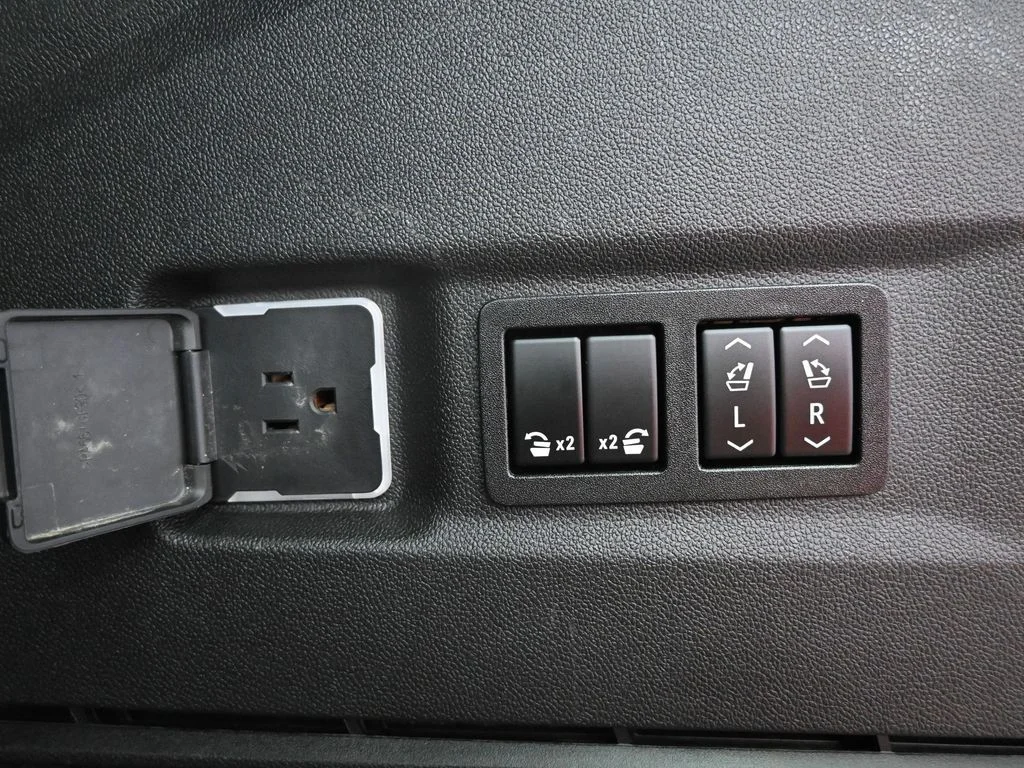 Used 2022 Beige Chevrolet High Country image 27