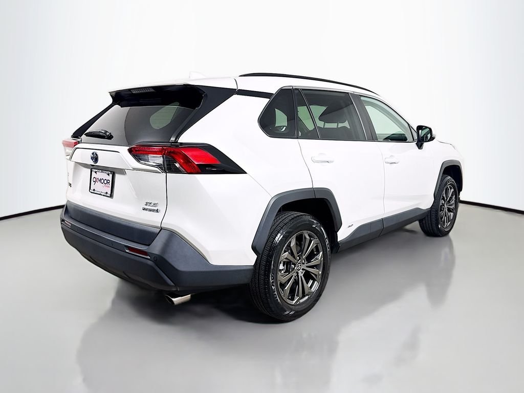 Used 2024 Wind Chill Pearl Toyota Hybrid XLE Premium image 7