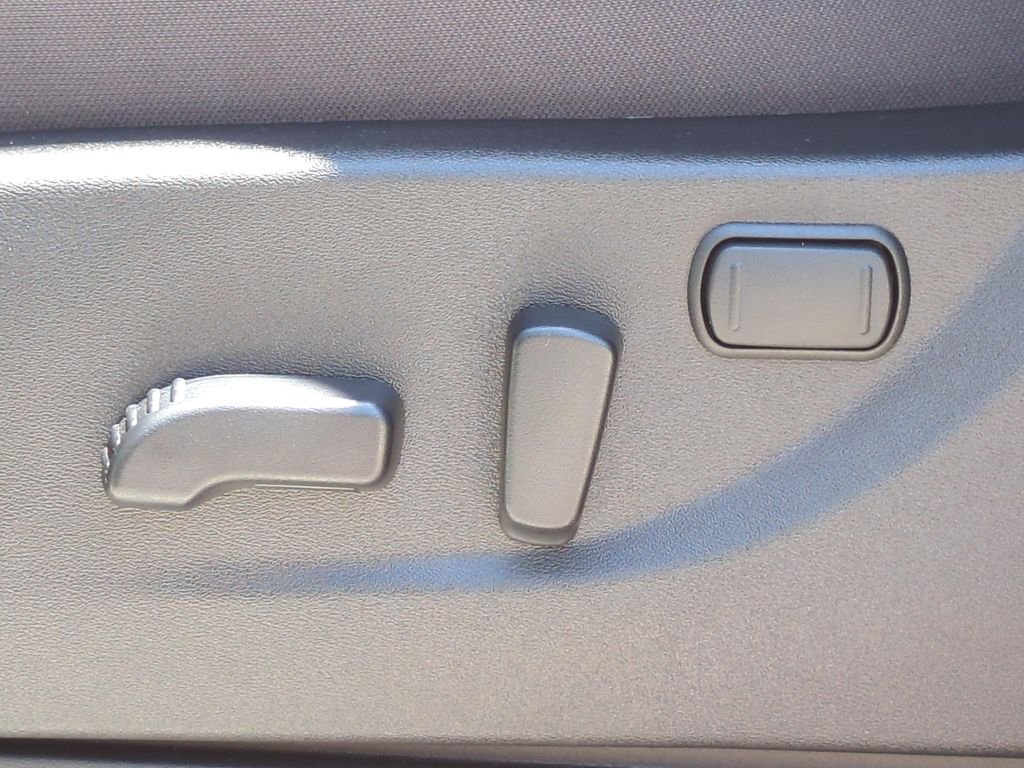New 2026 Glacier White Nissan Crew Cab SV image 19