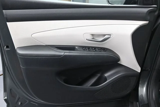 Used 2025 Gray Hyundai SEL Convenience image 14