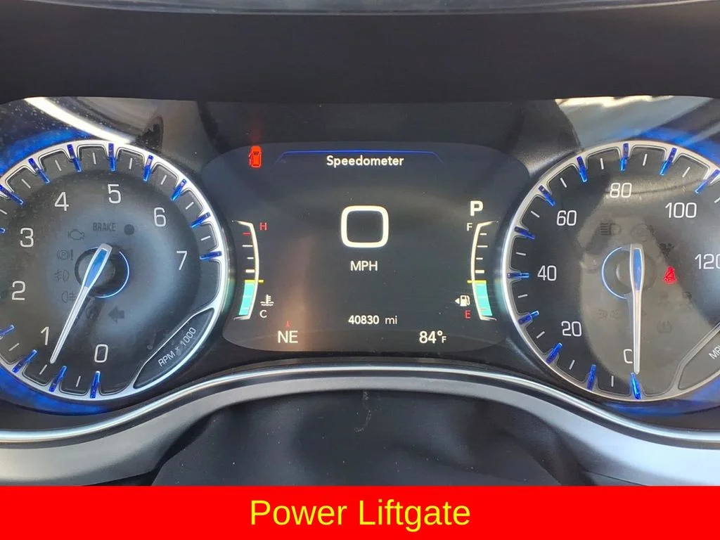 Used 2025 White Chrysler Limited image 19