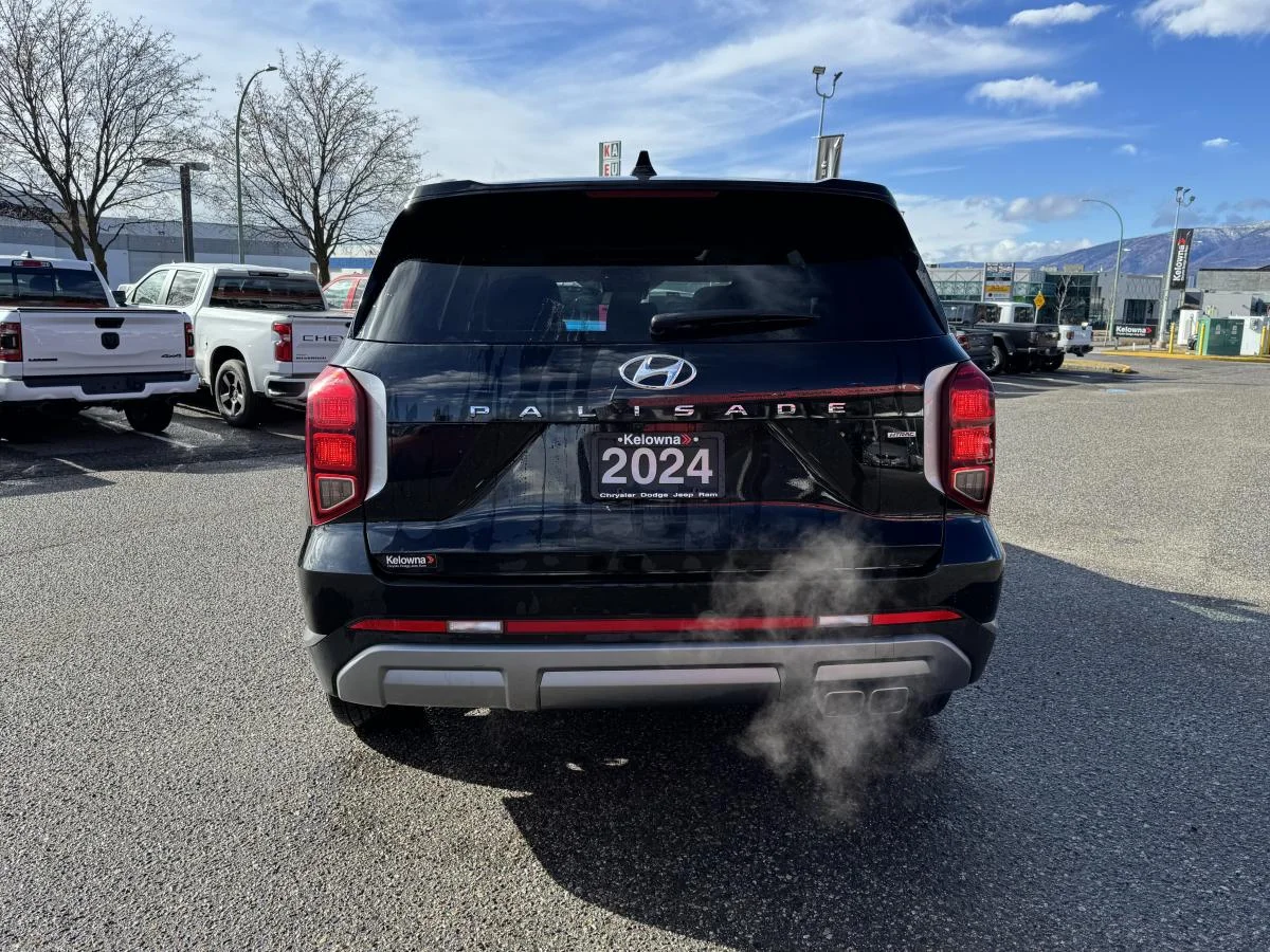 Used 2024 Black Hyundai Preferred 8-Passenger AWD image 7