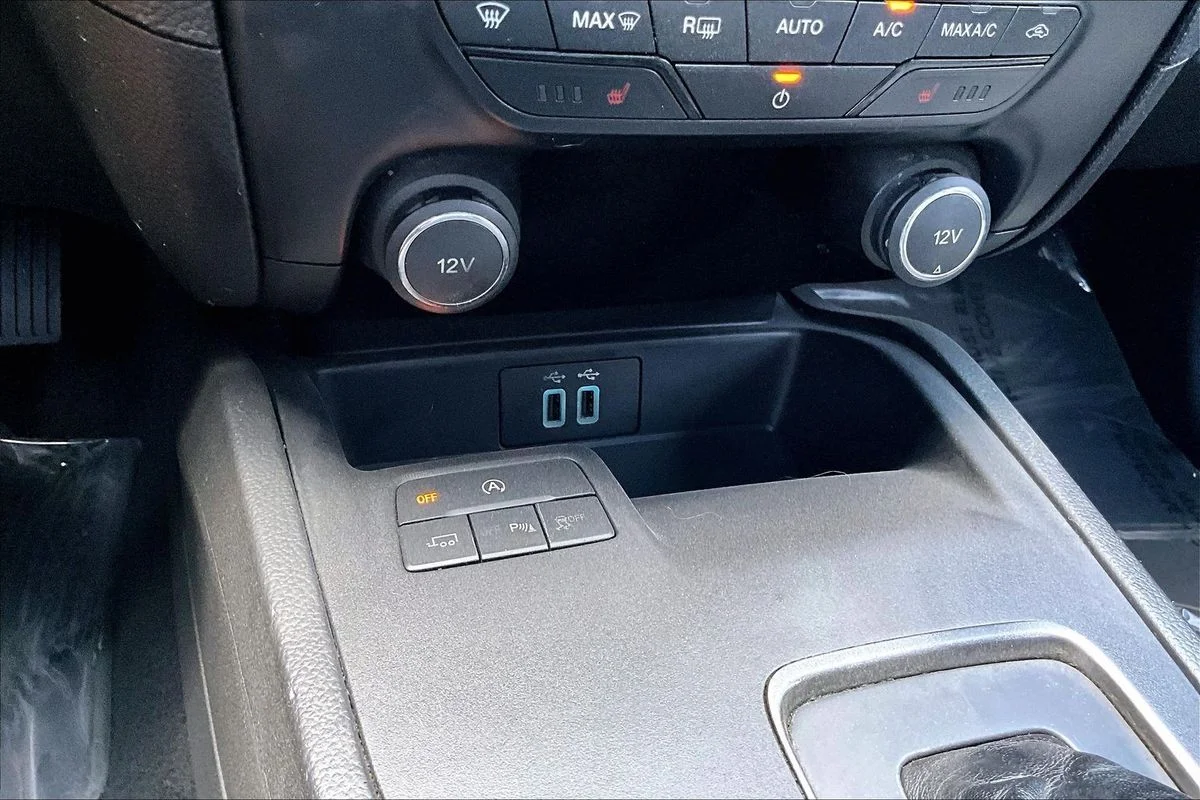Used 2019  Ford LARIAT image 17
