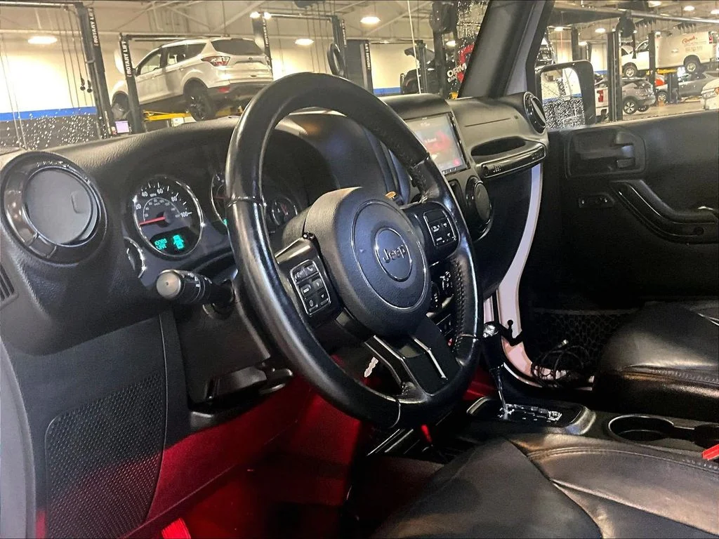 Used 2017 White Jeep Sahara image 8