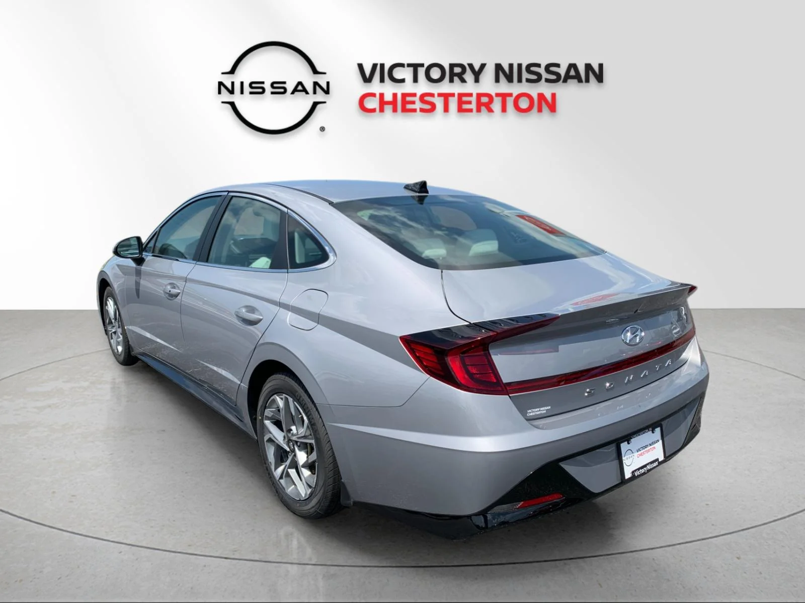 Used 2023 Silver Hyundai SEL image 3
