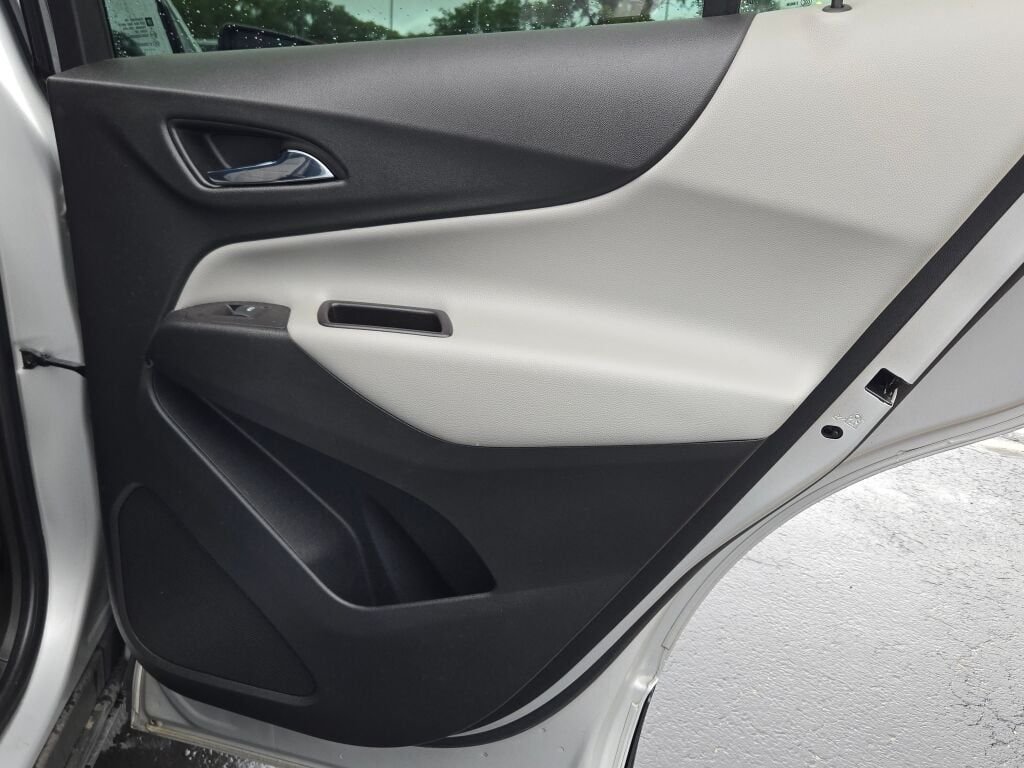 Used 2022 Silver Chevrolet LS image 10