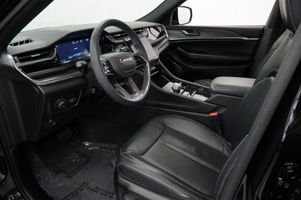 Used 2023 Black Jeep Overland image 17