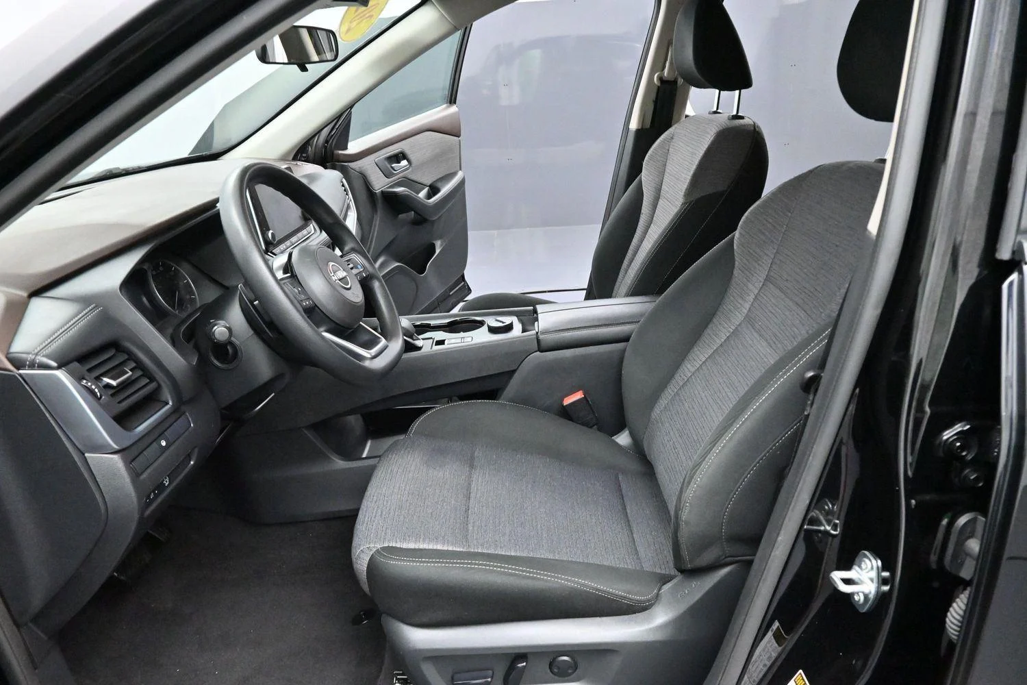 Used 2023 Super Black Nissan SV image 11