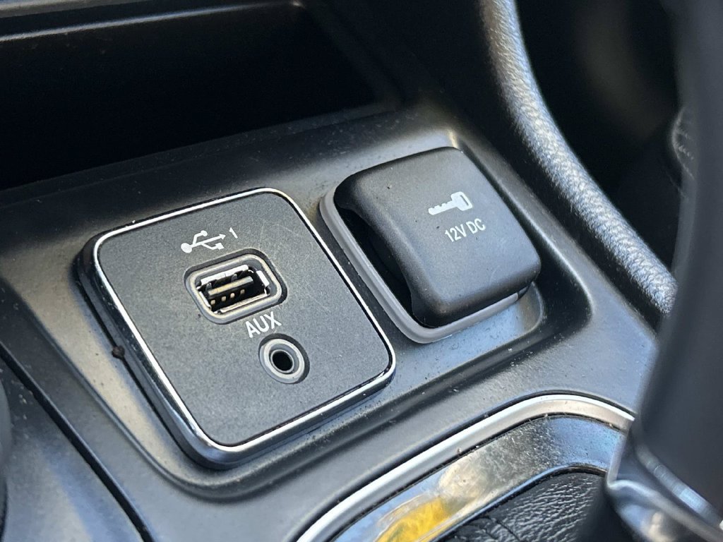 Used 2019 White Jeep Limited image 27