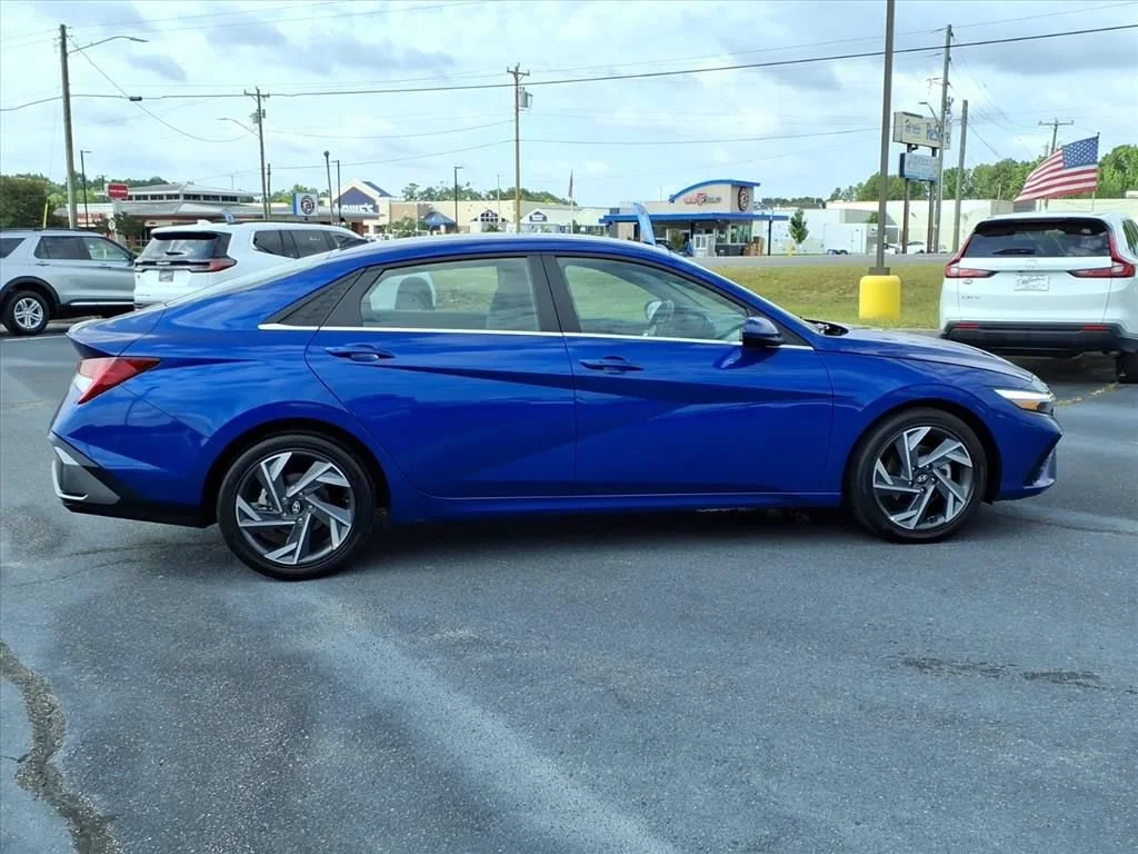 Used 2025 Blue Hyundai SEL Convenience image 19