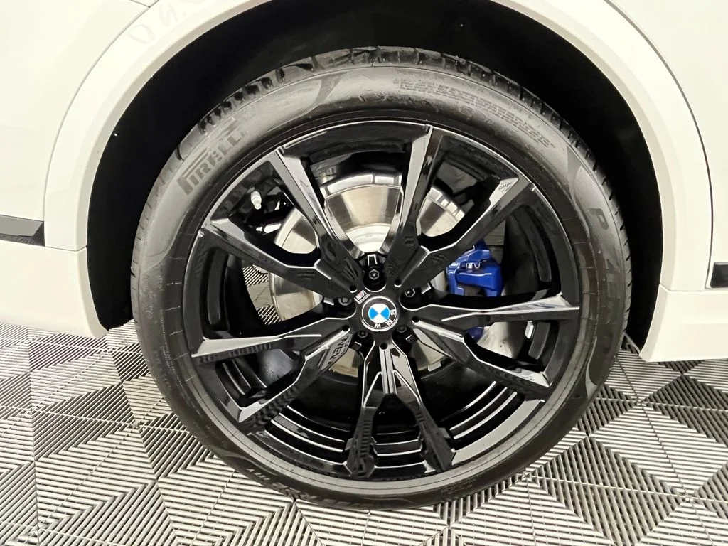 Used 2027 White Metallic BMW xDrive40i image 13