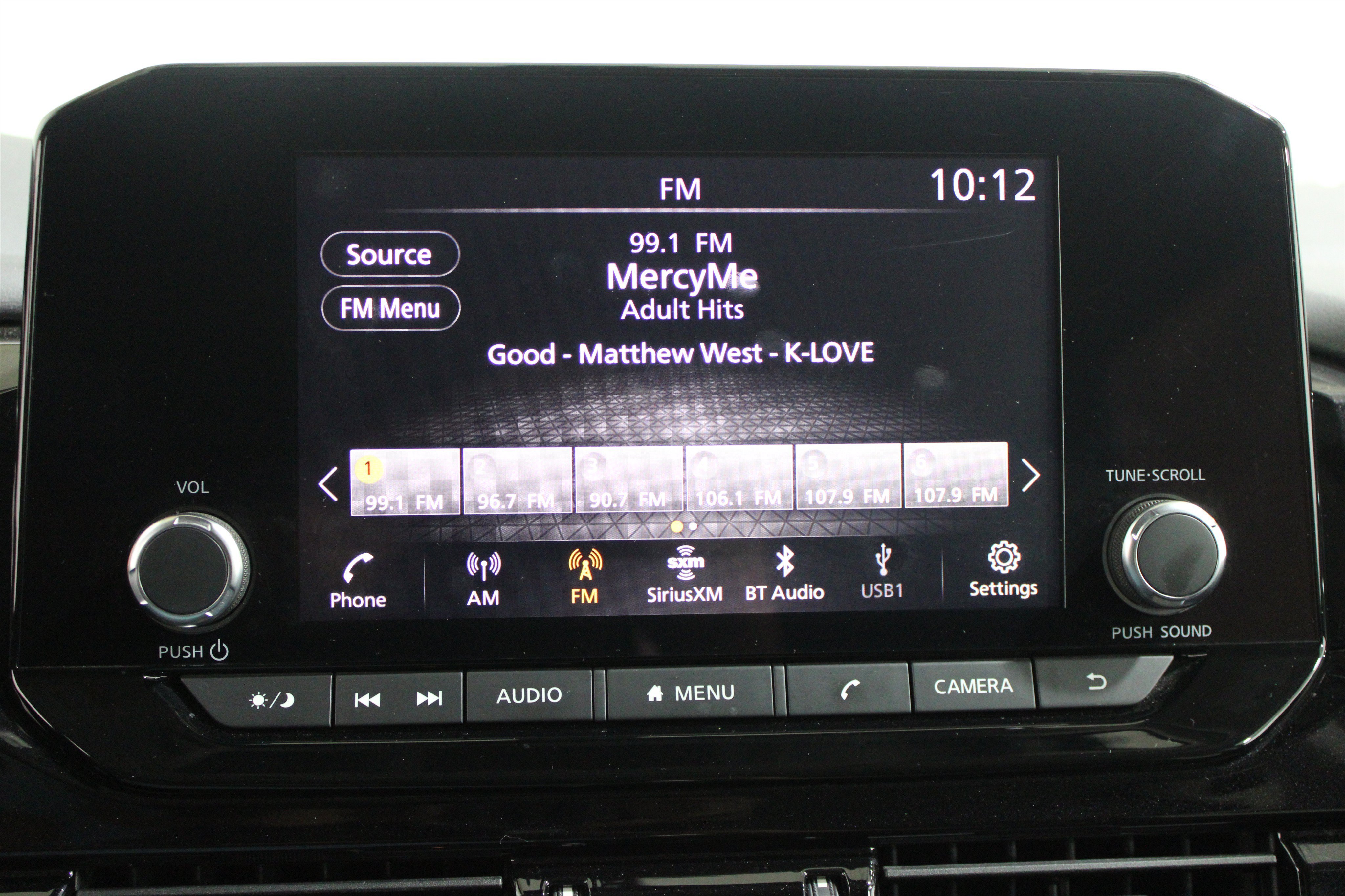 Used 2022 Super Black Nissan SV image 13