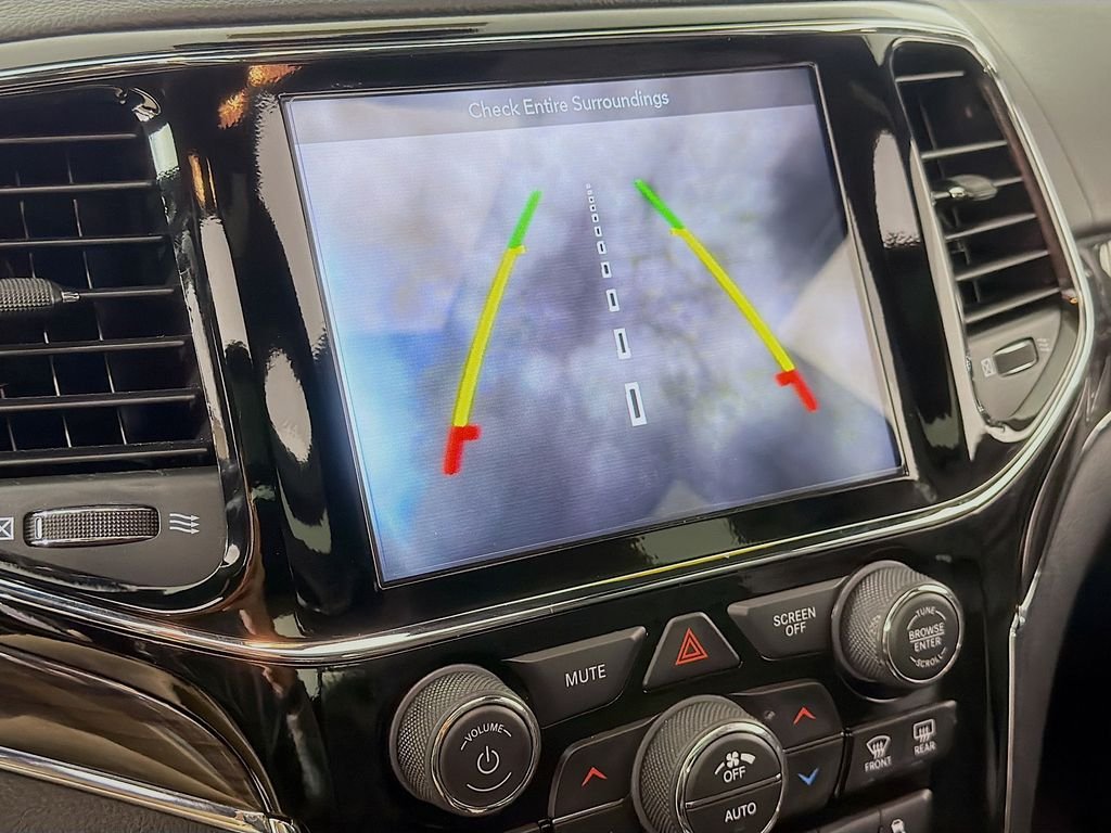 Used 2019 Ivory 3-Coat Jeep Overland image 14