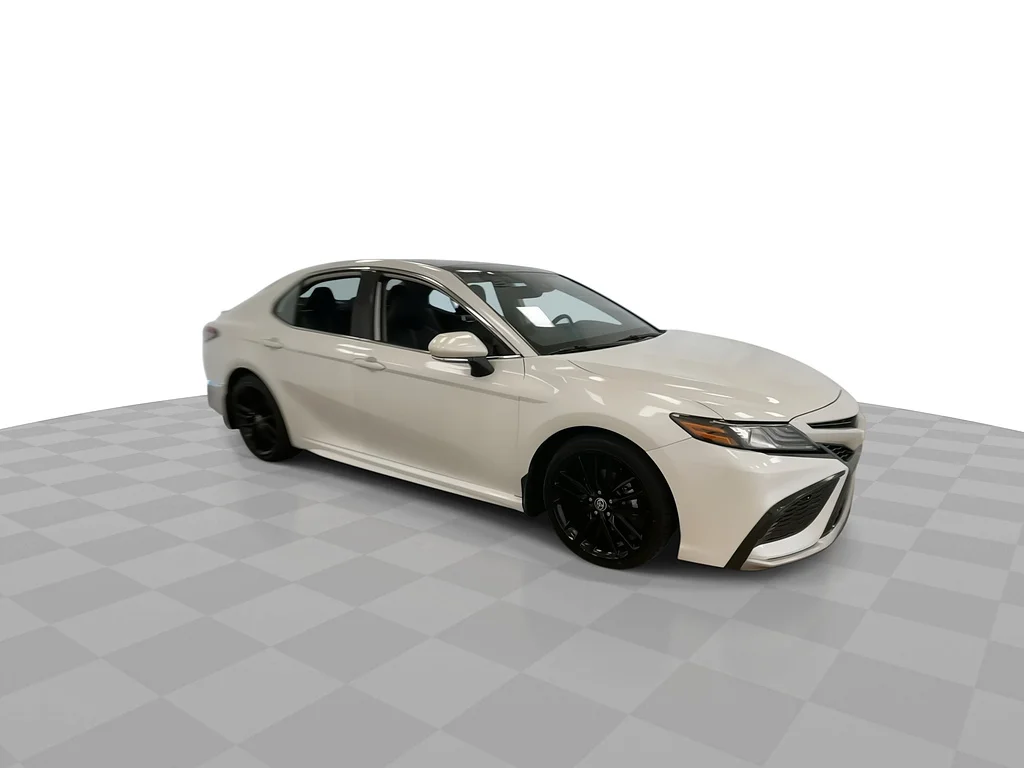 Used 2022  Toyota XSE image 3