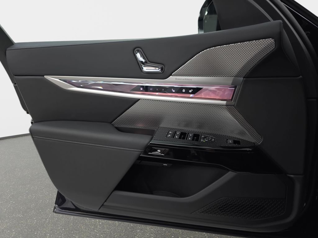 2026 BMW 7 Series 750e - Photo 26