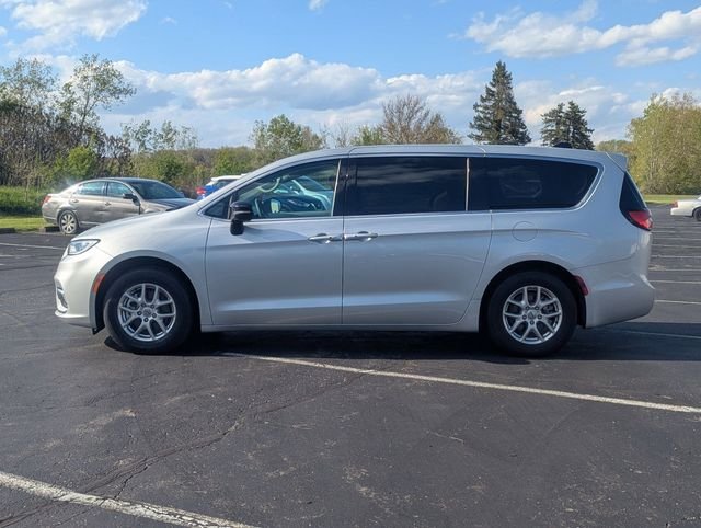 Used 2024 Silver Mist Clearcoat Chrysler Touring L image 9