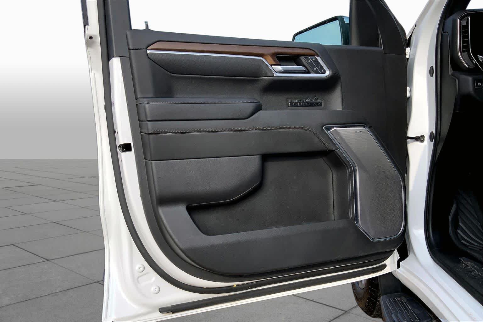 Used 2024 Iridescent Pearl Tricoat Chevrolet High Country image 22