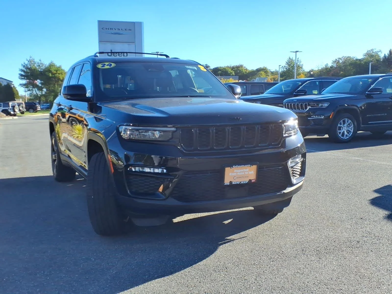 Certified Used 2024 Diamond Black Crystal Pearlcoat Jeep Limited image 4