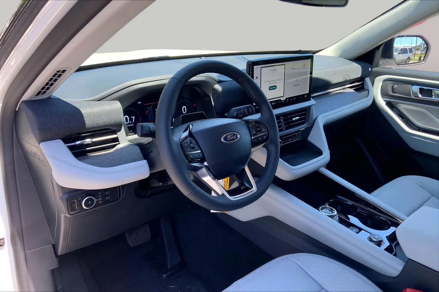 New 2026 Star White Metallic Tri-Coat Ford Platinum™ image 9