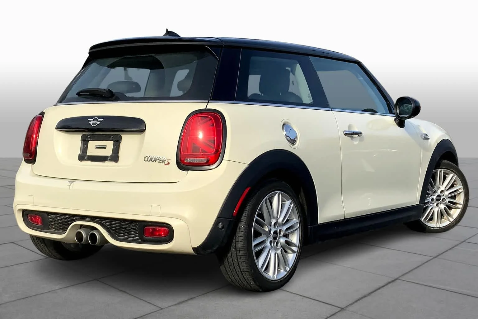 Used 2019 Pepper White MINI Cooper S image 12