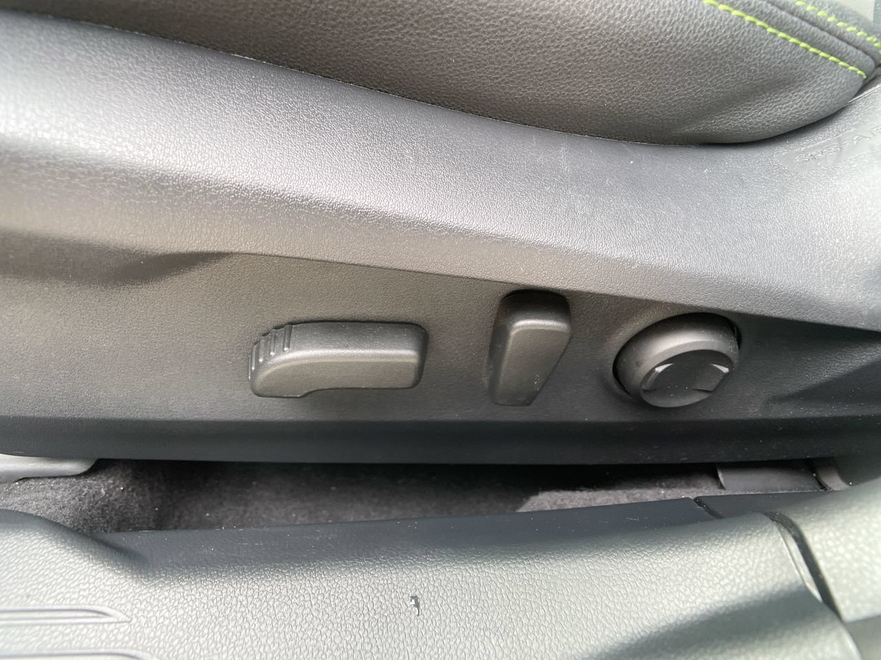 Used 2025 Crystal Black Pearl Subaru Onyx Edition image 12