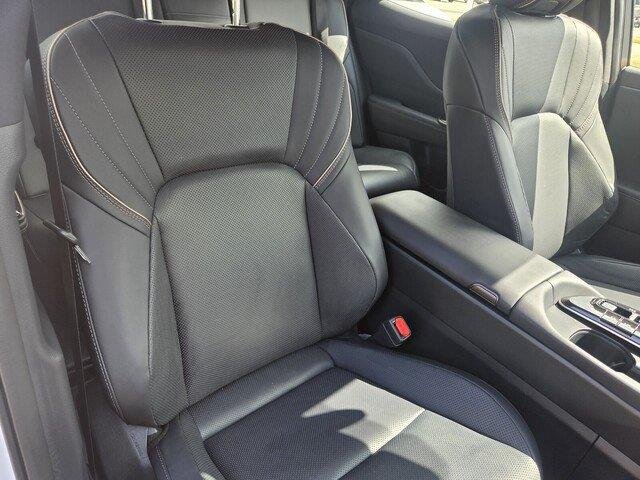 Used 2026 Oxygen White Toyota XLE image 29
