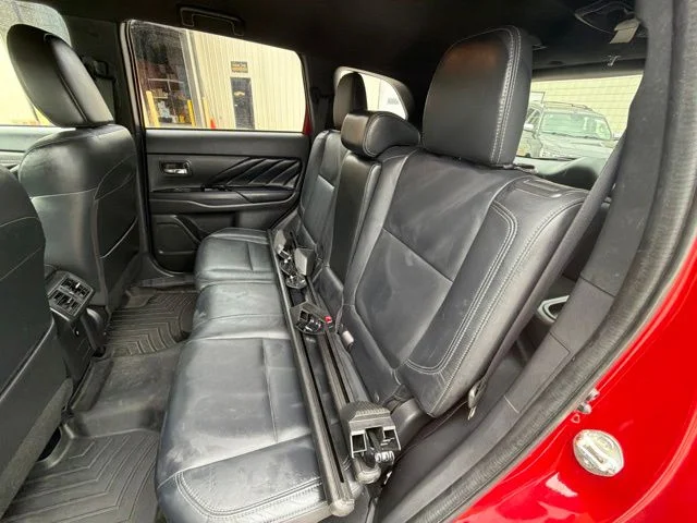 Used 2019 Red Mitsubishi SEL image 15
