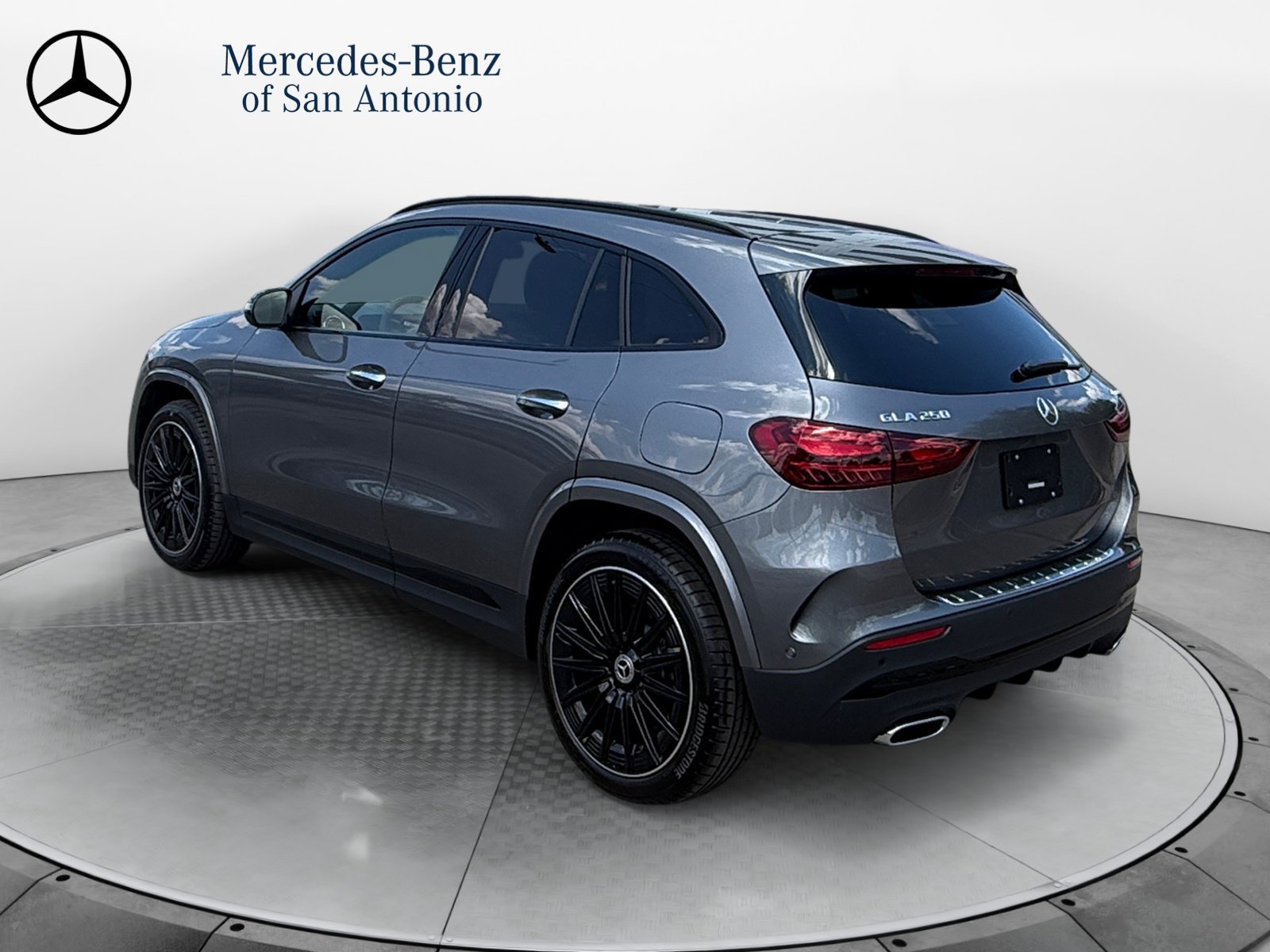 New 2026 Mountain Grey Metallic Mercedes-Benz GLA 250 image 30